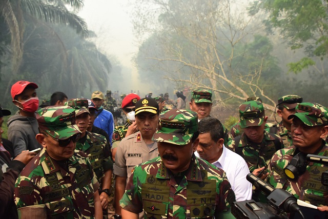 Wakapolda Riau Dampingi Panglima TNI Tinjau Langsung Karhutla Di Kabupaten Bengkalis